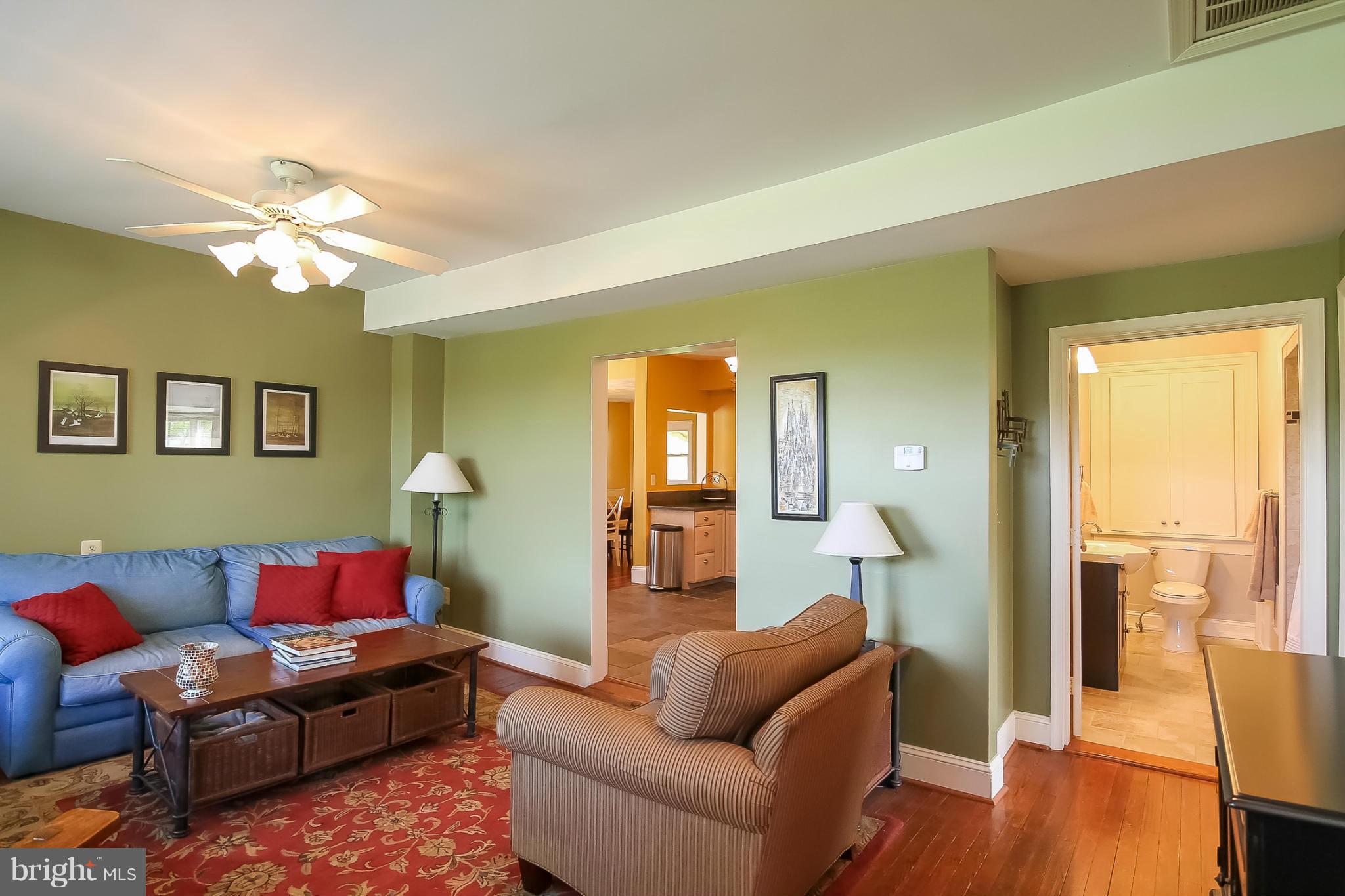 6225 Georgetown Road Broad Run, VA 20137 - Photo 13 of 30 Living Room