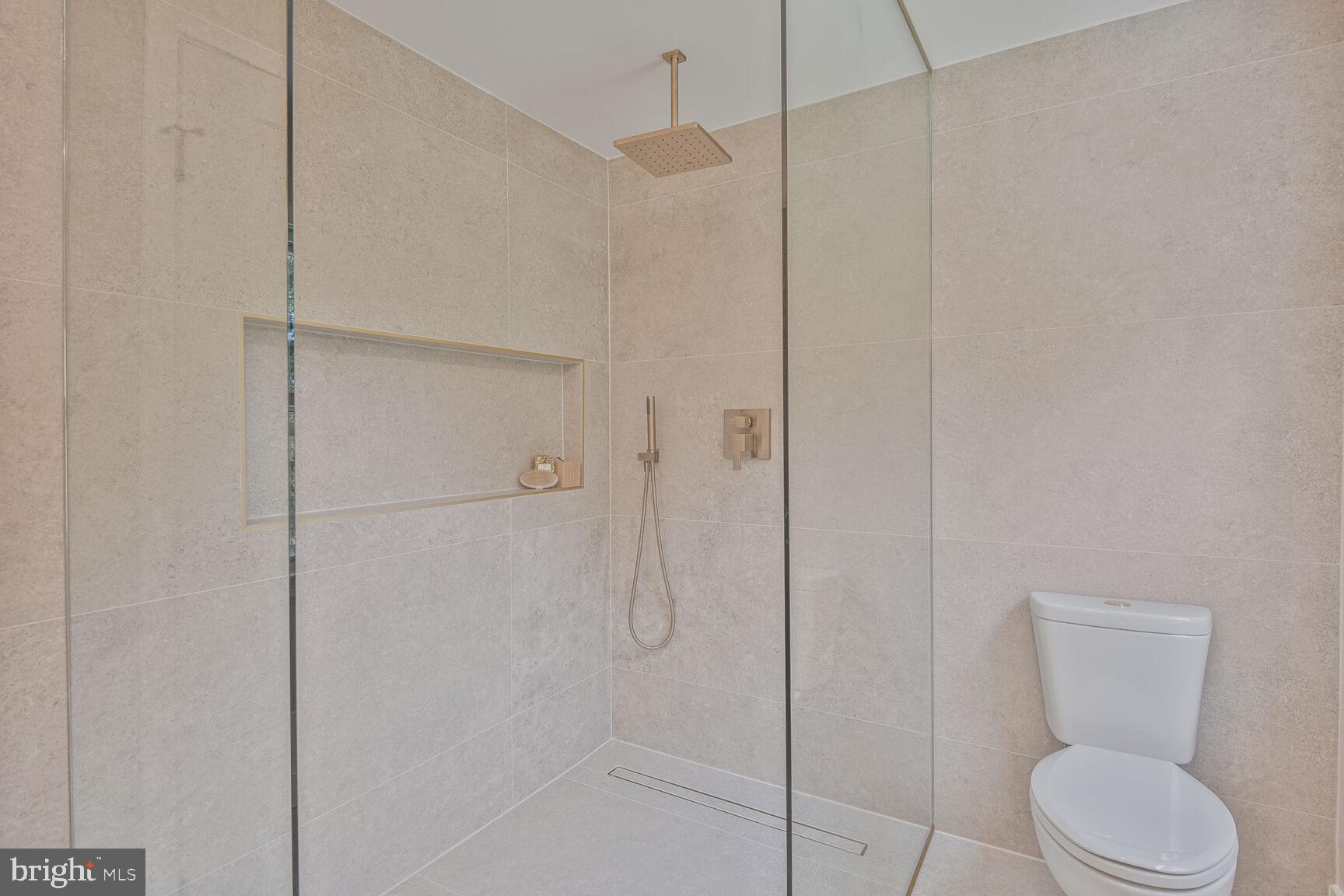 8328 Tuckerman Lane Potomac, MD 20854 - Photo 15 of 31