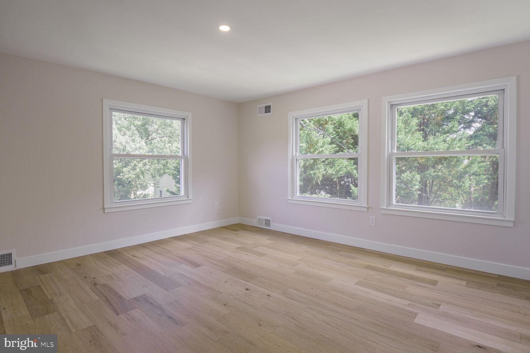 8328 Tuckerman Lane Potomac, MD 20854 - Photo 23 of 31