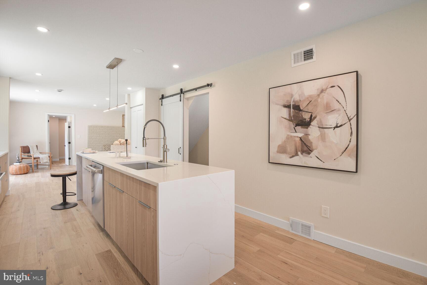 8328 Tuckerman Lane Potomac, MD 20854 - Photo 3 of 31