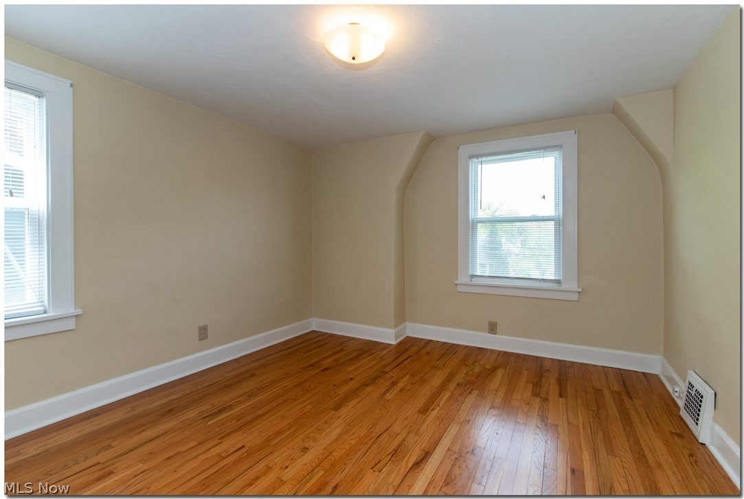 1399 Dill Road Cleveland, OH 44121 - Photo 17 of 35