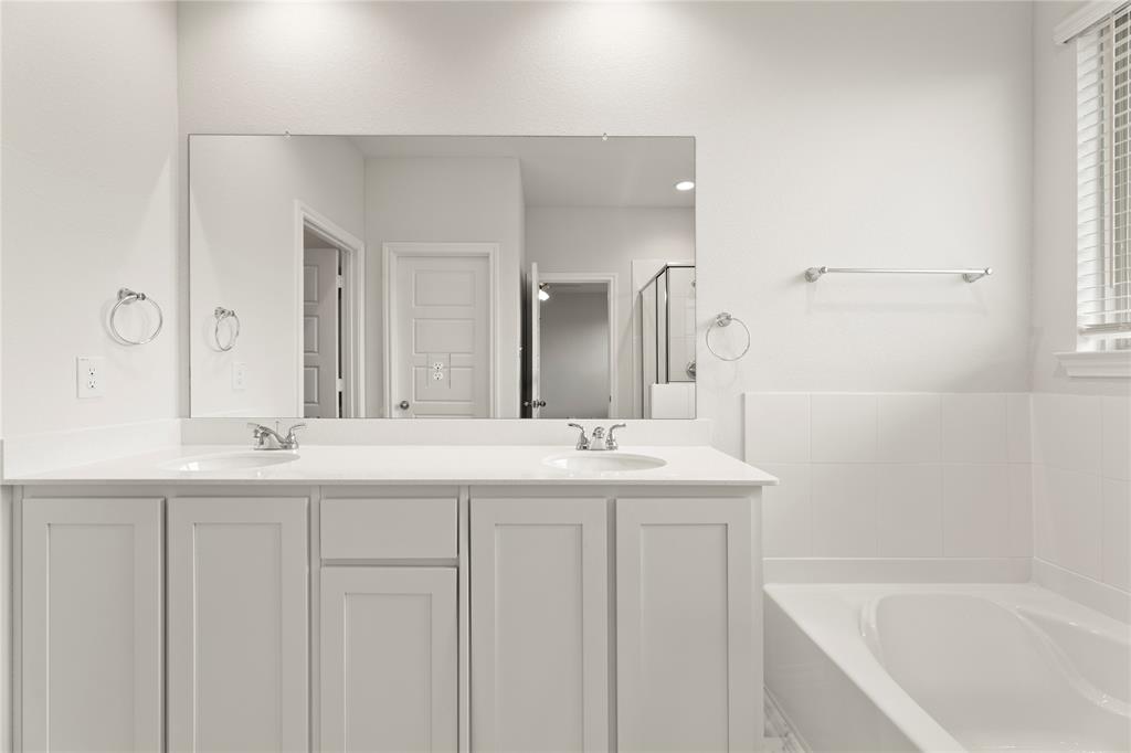 1715 Teton River Drive Blue Ridge, TX 75424 - Photo 21 of 28 a bathroom with a sink and a bathtub
