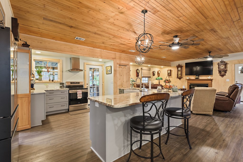242 Providence Road Slocomb, AL 36375 - Photo 9 of 55 Breakfast Bar