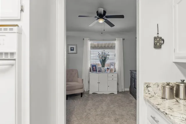 a view of room with entryway