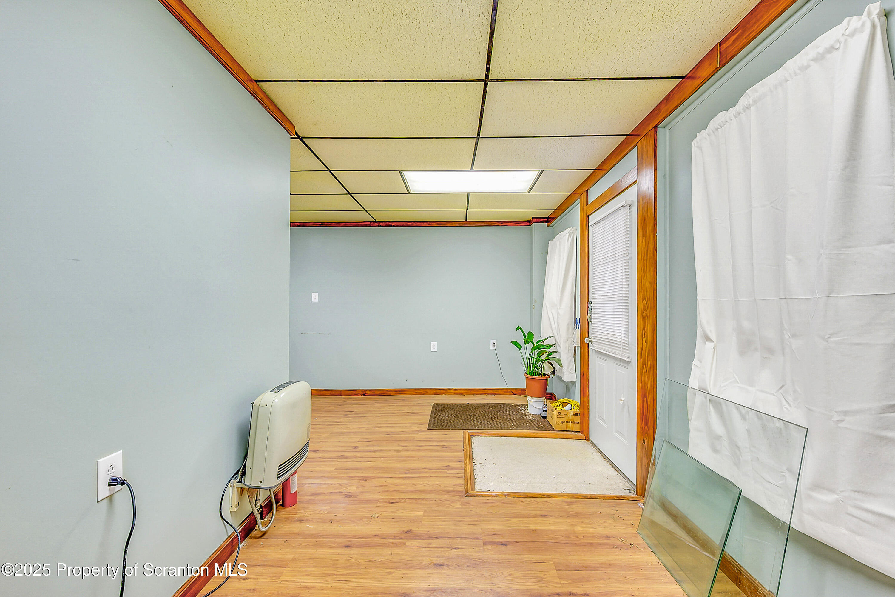 807 Columbus Avenue Blakely, PA 18447 - Photo 11 of 37 a very nice looking room with a large window