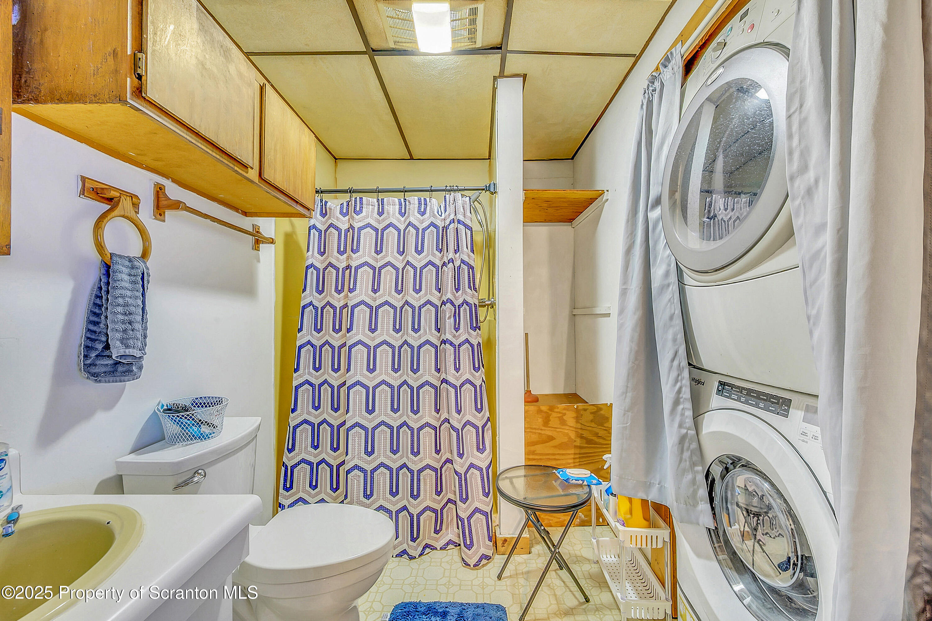 807 Columbus Avenue Blakely, PA 18447 - Photo 19 of 37 a bathroom with a sink toilet and shower