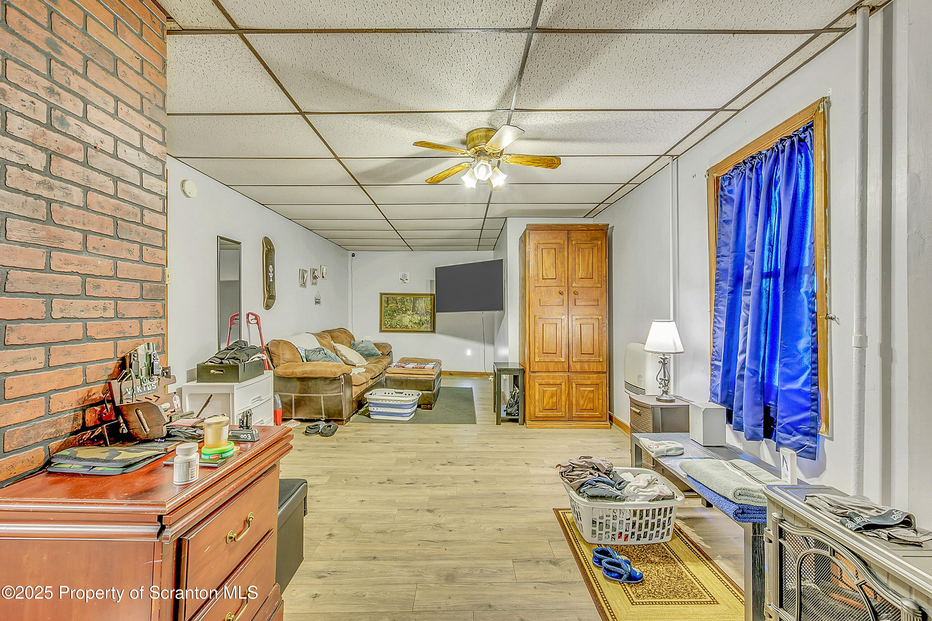 807 Columbus Avenue Blakely, PA 18447 - Photo 23 of 37 a living room with furniture