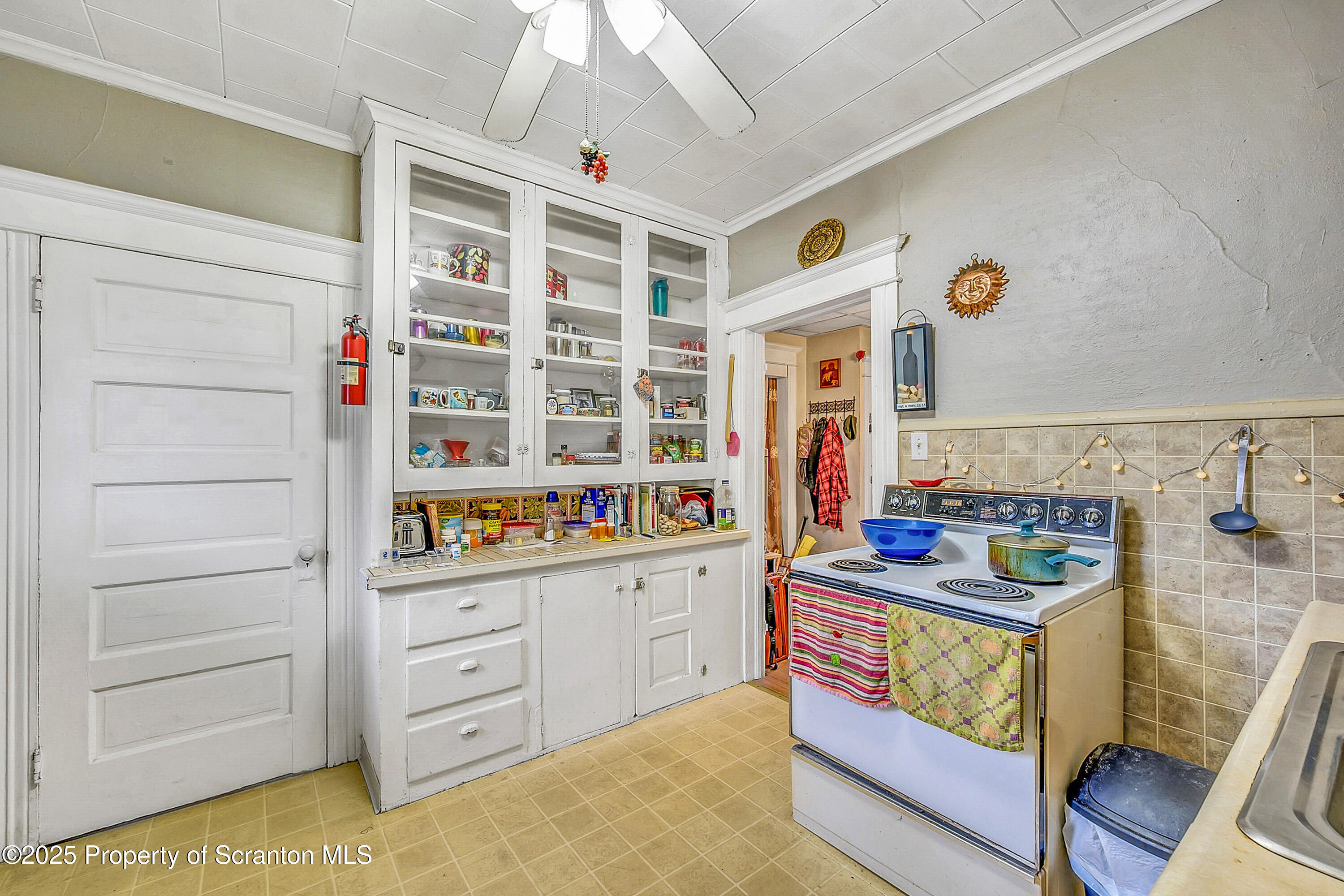 807 Columbus Avenue Blakely, PA 18447 - Photo 28 of 37 a kitchen with stainless steel appliances granite countertop a stove and a cabinets