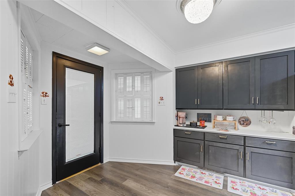 5100 Murphy Road Sachse, TX 75048 - Photo 5 of 38 a kitchen with cabinets and window