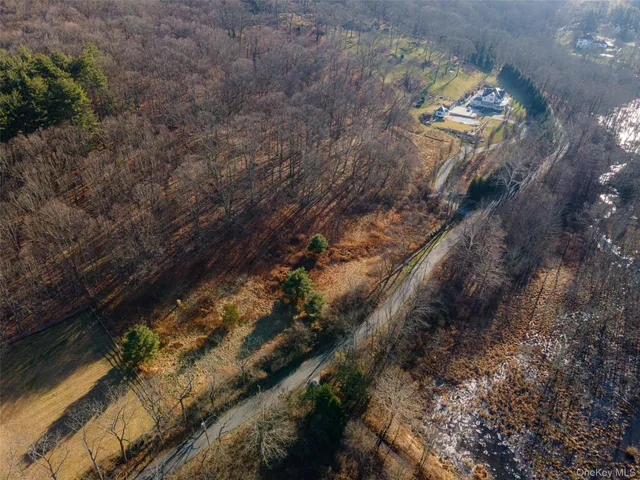 a black and white photo of a living room