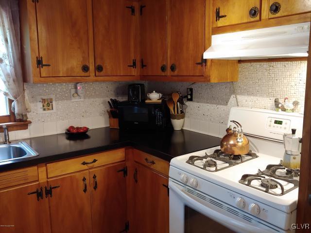 143 Roemerville Road Greentown, PA 18426 - Photo 8 of 34 Gallery Image 8