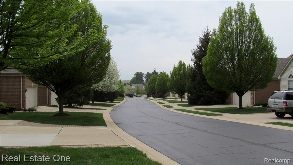 1000 Churchill Circle, Unit 17 Rochester, MI 48307 - Photo 3 of 36 003.JPG