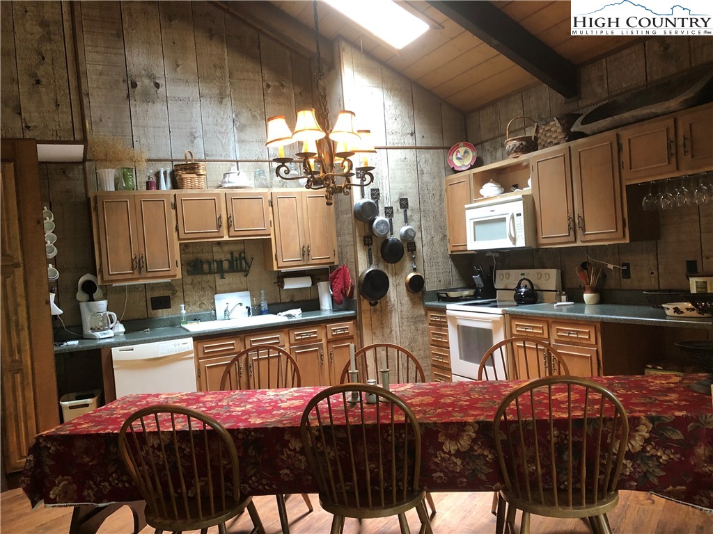 104 Raven Road Beech Mountain, NC 28604 - Photo 8 of 21 Gallery Image 8