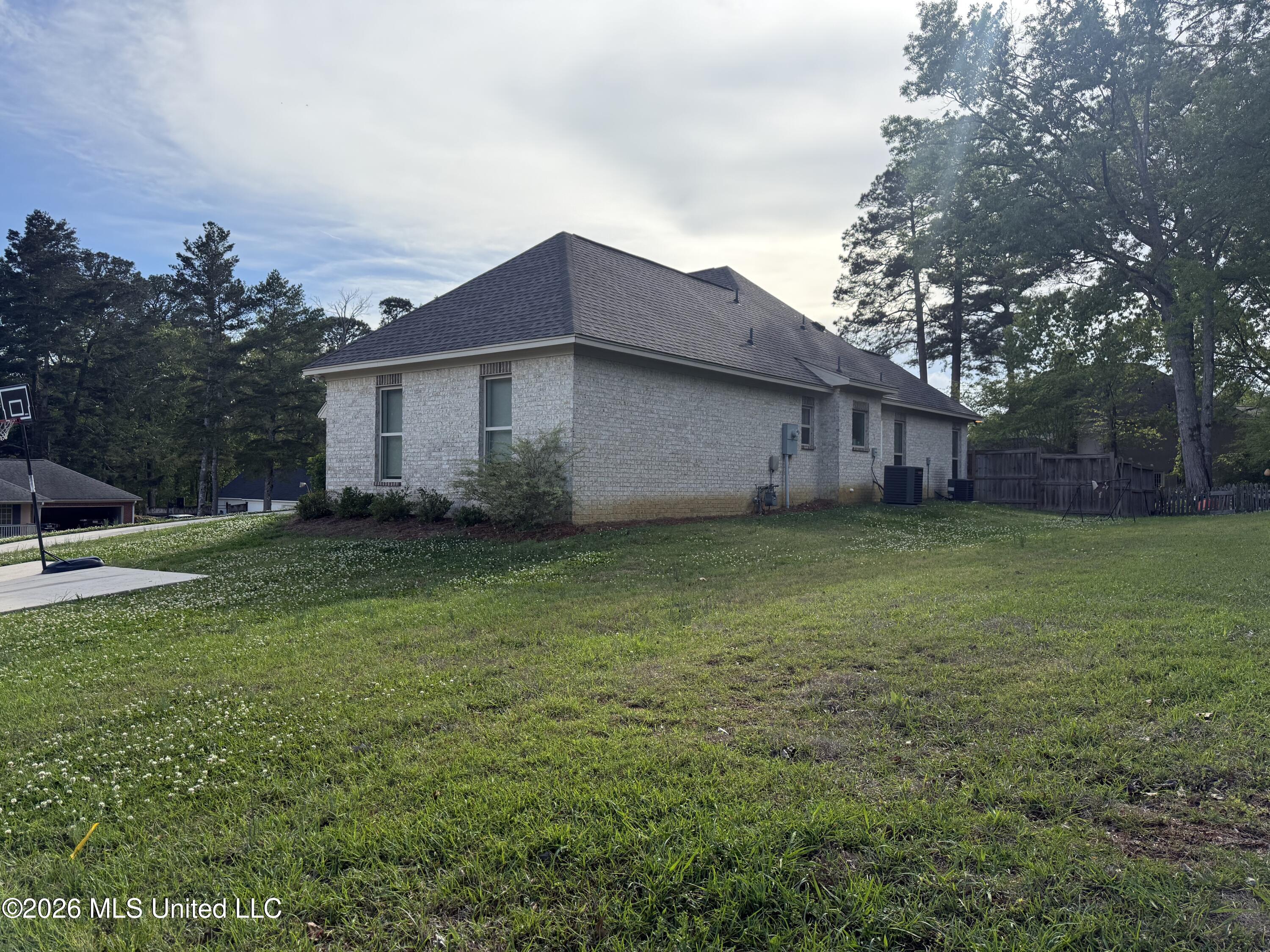 580 Hickory Place Brandon, MS 39047 - Photo 4 of 52 IMG_7722