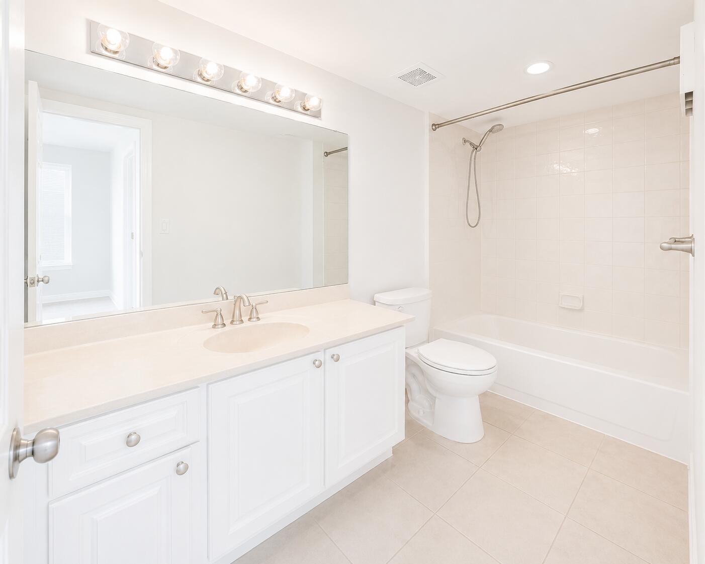 711 North Pine Island Road, Unit 204 Plantation, FL 33324 - Photo 8 of 14 C5E8038E-79E8-4F5A-85A6-FAA3EF116CD5