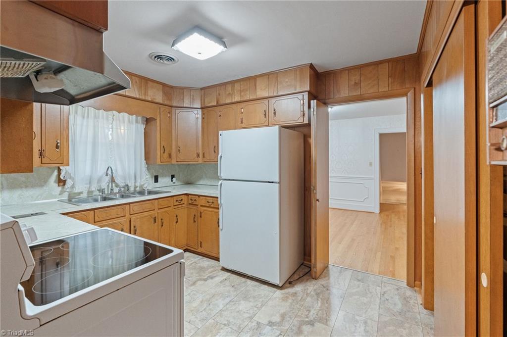 658 North Minton Road Wilkesboro, NC 28697 - Photo 14 of 37