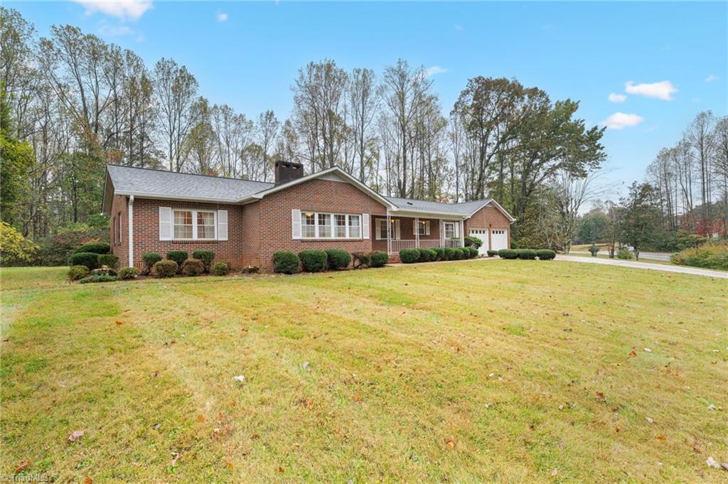 658 North Minton Road Wilkesboro, NC 28697 - Photo 2 of 37