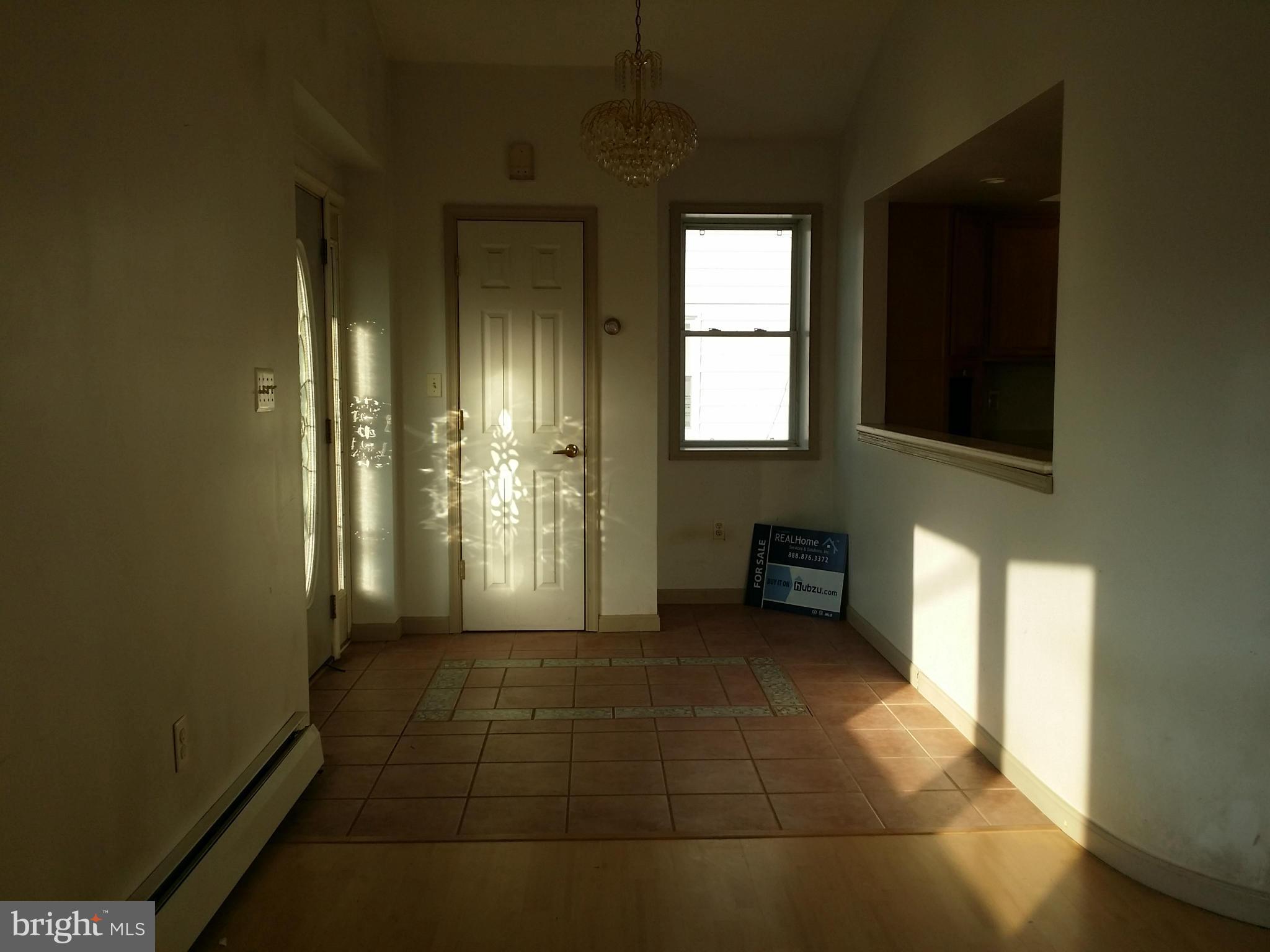 318 Pinewood Road Baltimore, MD 21222 - Photo 4 of 30 Interior (General)