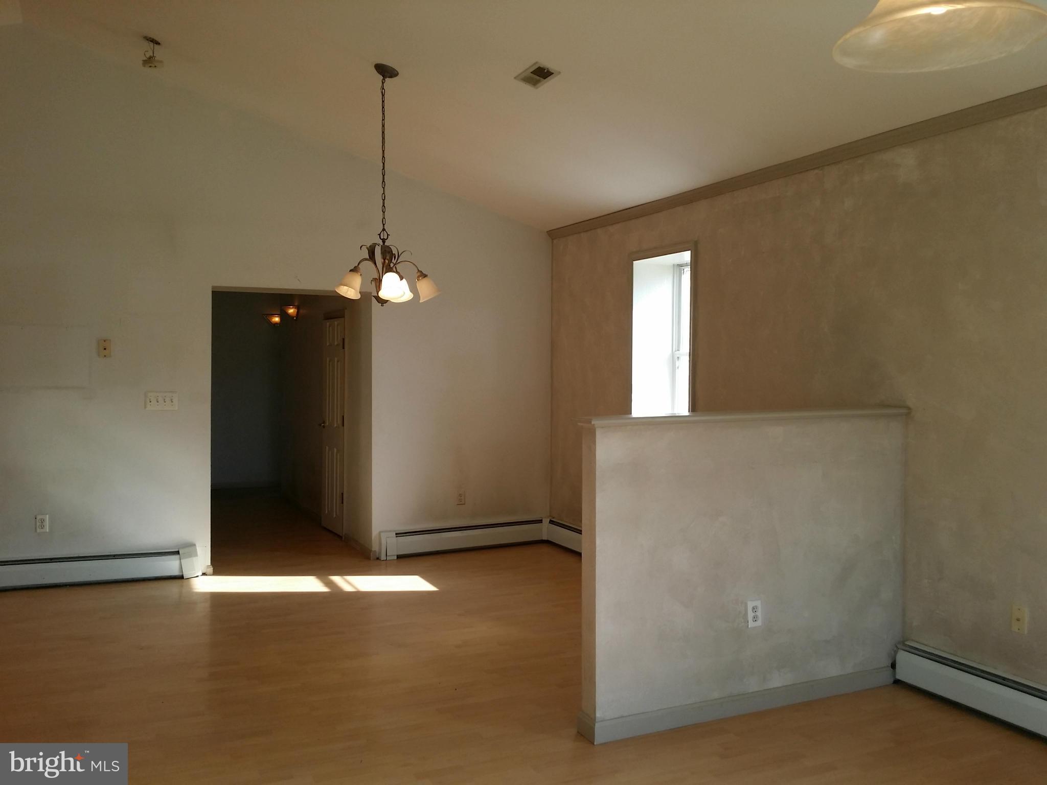 318 Pinewood Road Baltimore, MD 21222 - Photo 6 of 30 Interior (General)