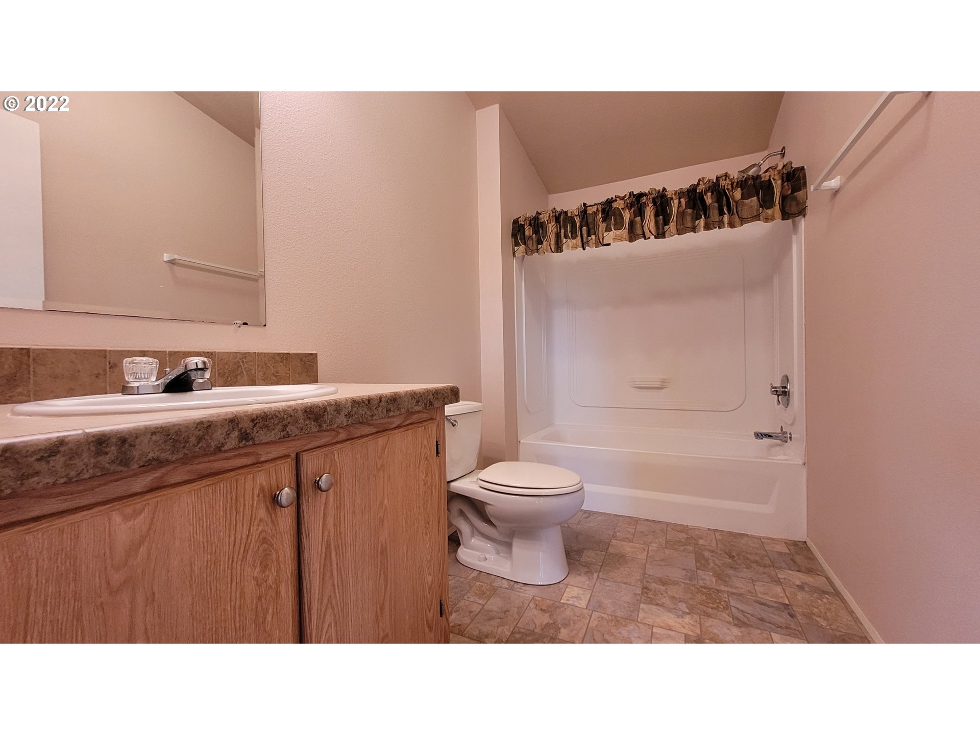 87919 Auction Barn Road Bandon, OR 97411 - Photo 19 of 28 Bathroom
