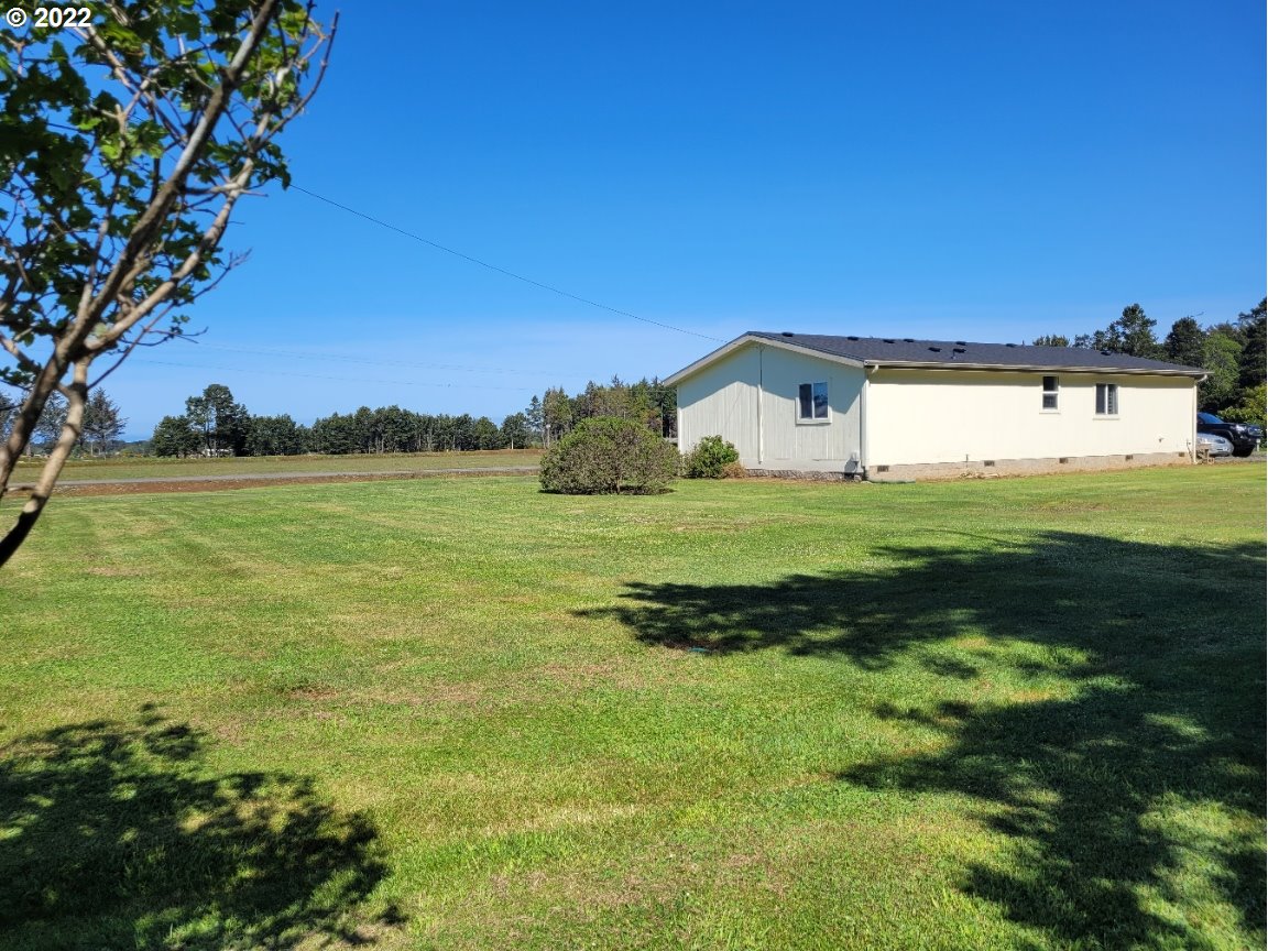 87919 Auction Barn Road Bandon, OR 97411 - Photo 25 of 28 Yard