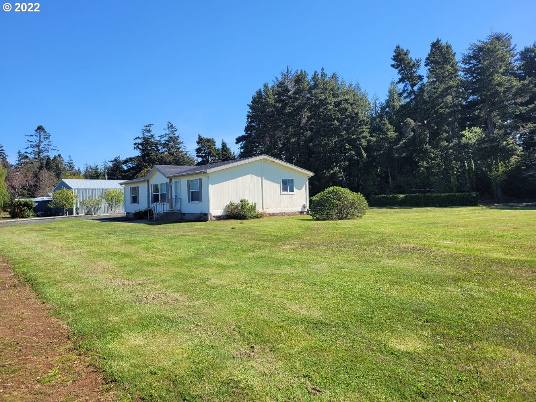 87919 Auction Barn Road Bandon, OR 97411 - Photo 26 of 28 Yard