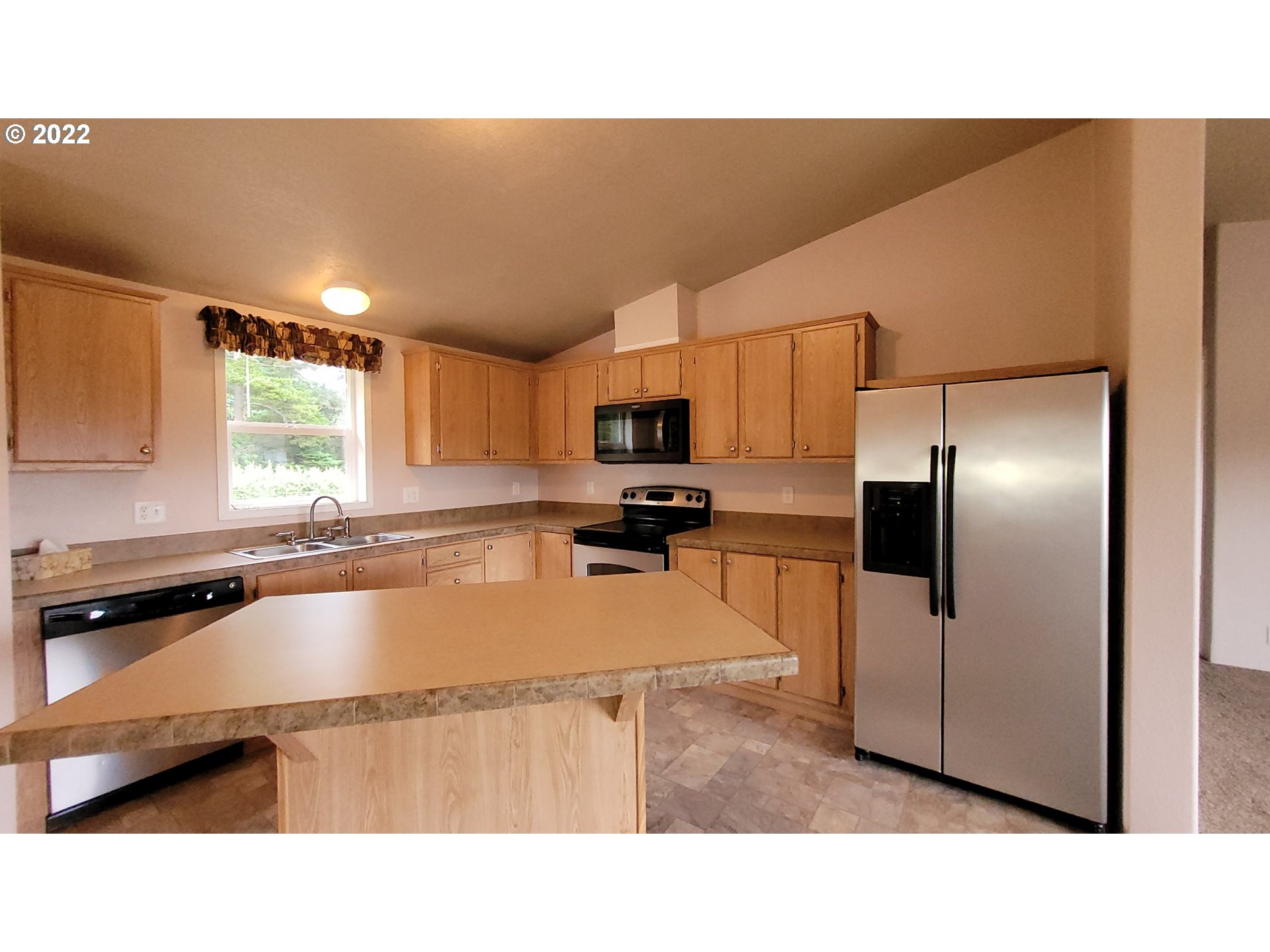 87919 Auction Barn Road Bandon, OR 97411 - Photo 4 of 28 Kitchen