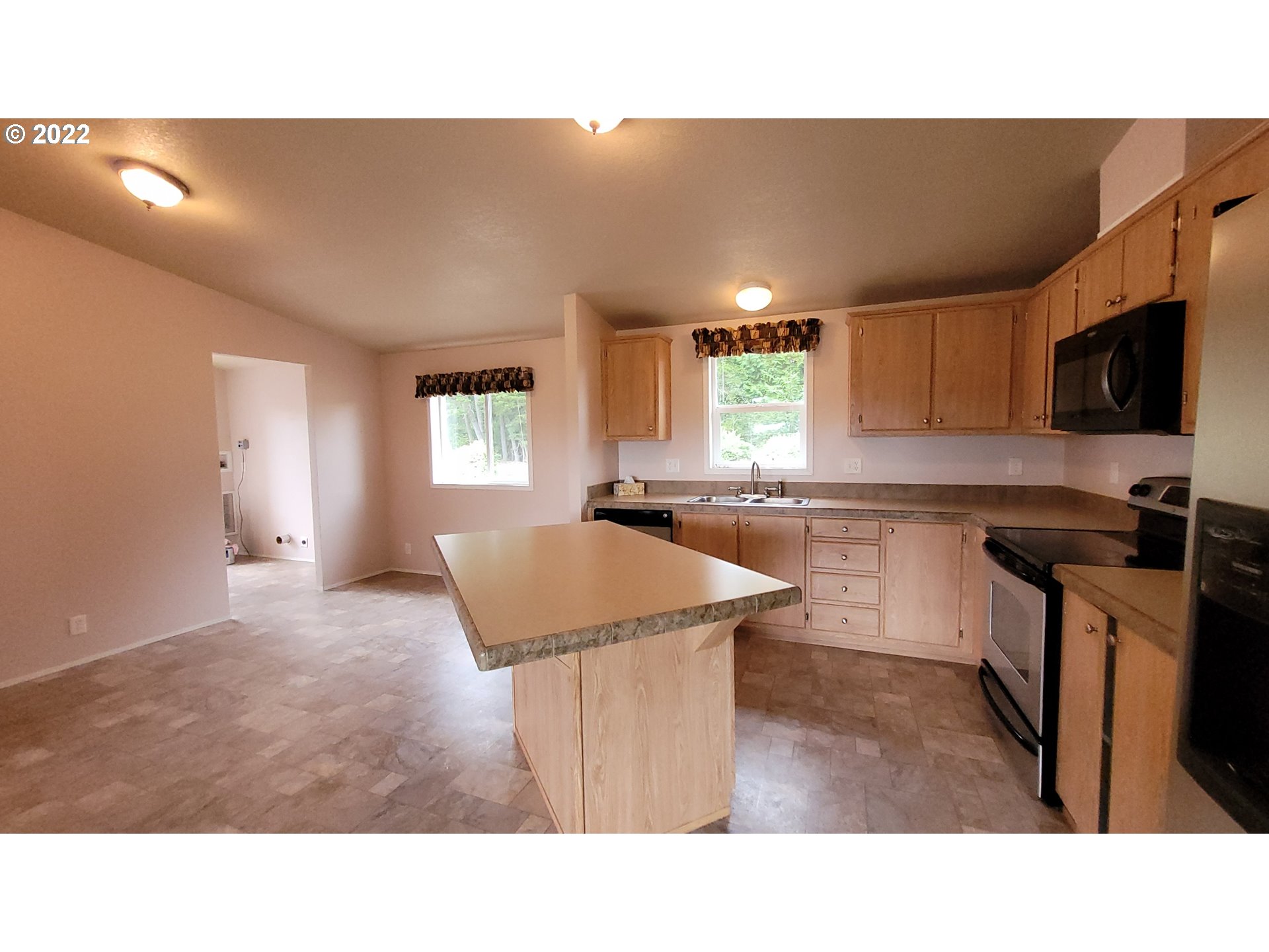 87919 Auction Barn Road Bandon, OR 97411 - Photo 5 of 28 Kitchen/Dining Room