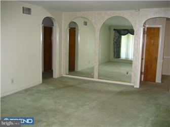 8342 Lynnewood Road Philadelphia, PA 19150 - Photo 3 of 9