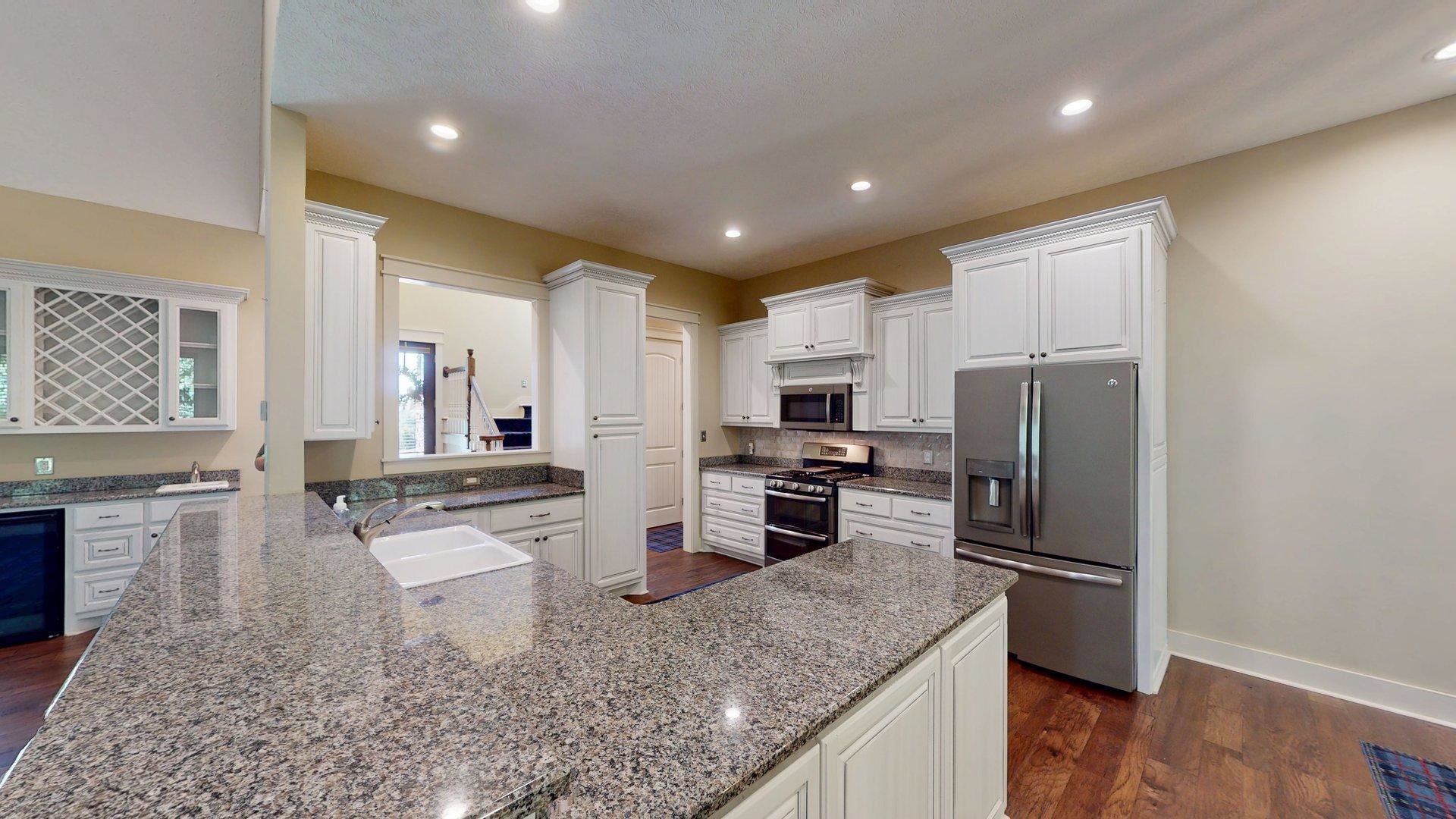 540 Breathtaking Loop Savannah, TN 38372 - Photo 6 of 40 a kitchen with stainless steel appliances granite countertop a sink refrigerator and microwave