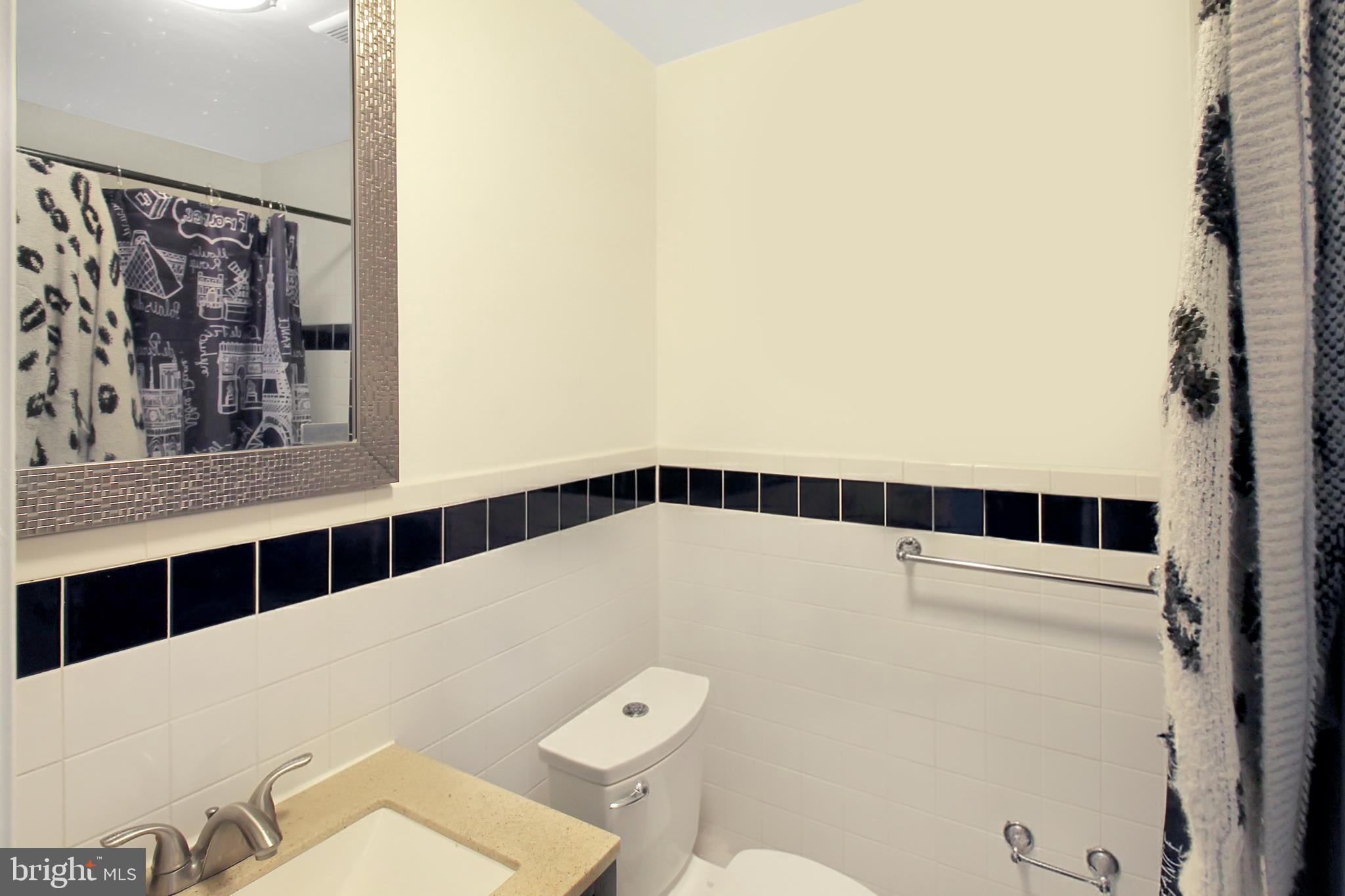 964 Mt Olivet Road Northeast Washington, DC 20002 - Photo 10 of 23 Upstairs Full Bath