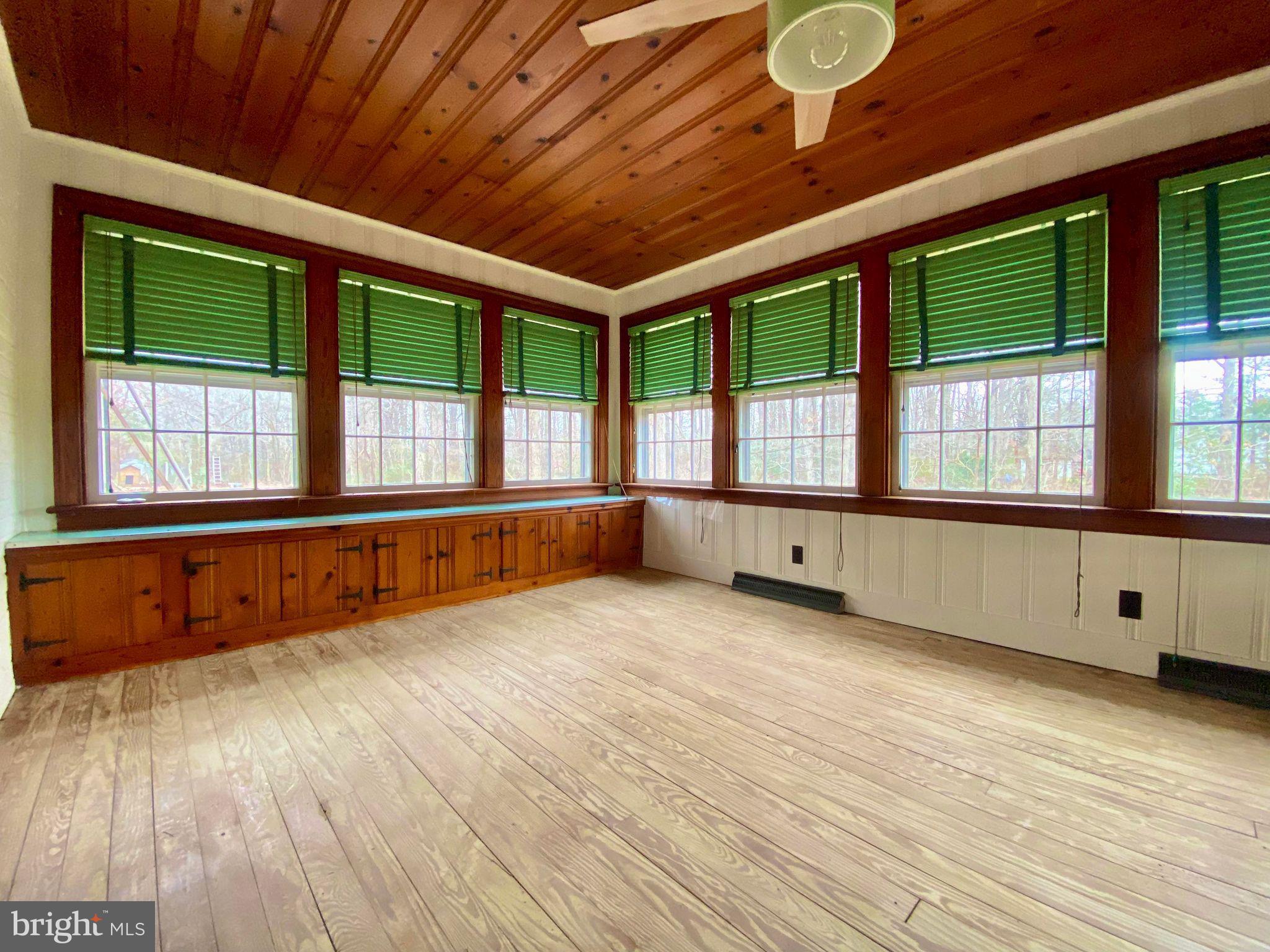 17088 Old Ridge Road Montpelier, VA 23192 - Photo 15 of 38 a big room with wooden floor and windows