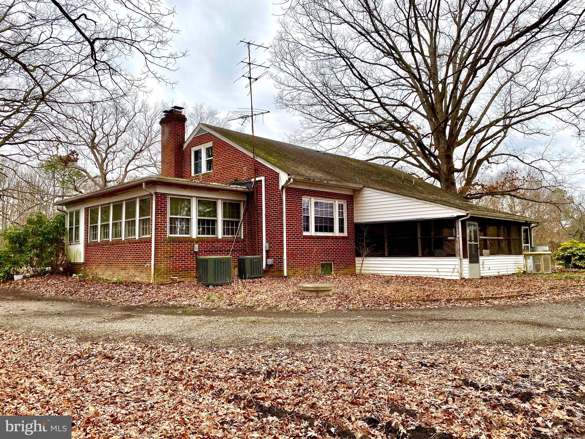 17088 Old Ridge Road Montpelier, VA 23192 - Photo 4 of 38 a front view of a house with a yard