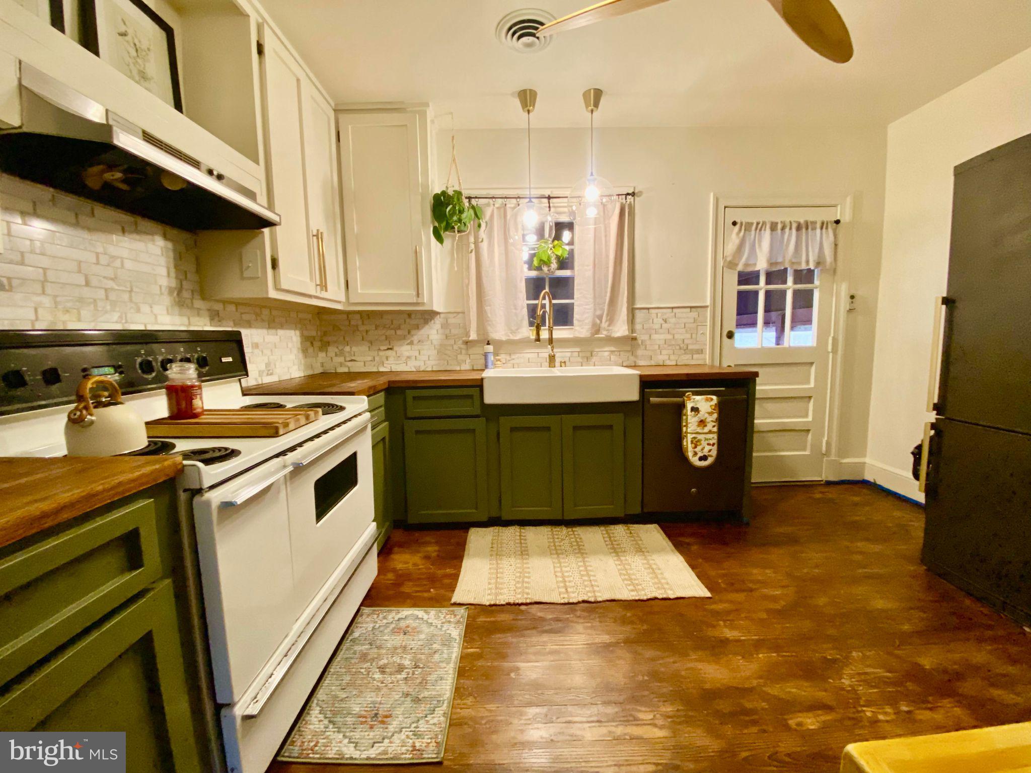 17088 Old Ridge Road Montpelier, VA 23192 - Photo 7 of 38 a kitchen with a sink stove and cabinets