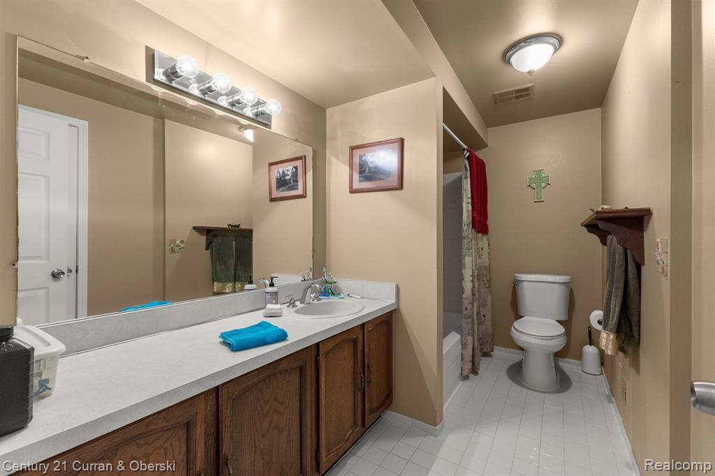 45223 Rudgate Road Canton, MI 48188 - Photo 14 of 35