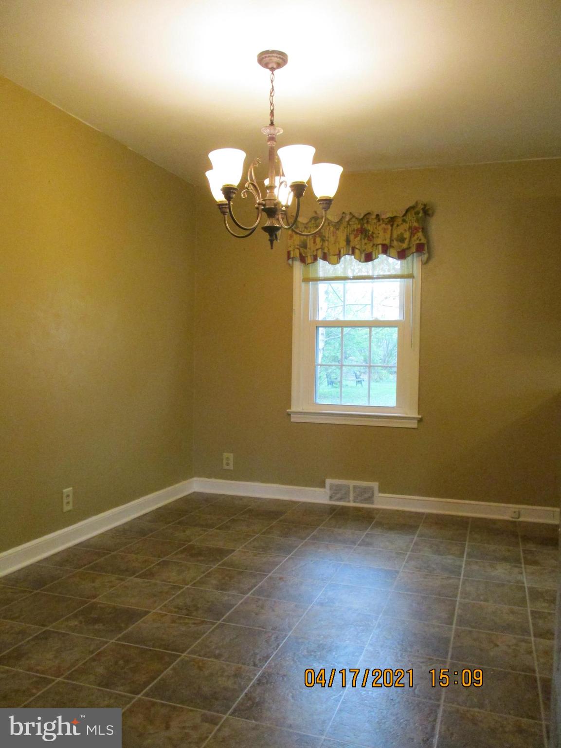 389 Waters Road York, PA 17403 - Photo 10 of 40