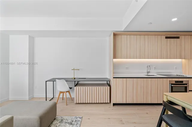 $875,000 | 225 North Miami Avenue, Unit 1405, Miami, FL 33128