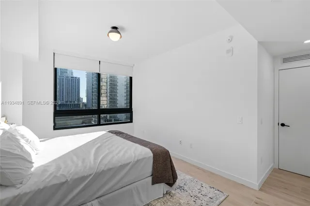 $875,000 | 225 North Miami Avenue, Unit 1405, Miami, FL 33128