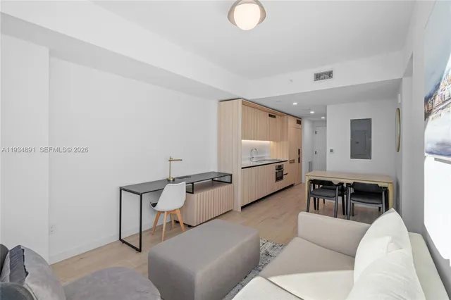 $875,000 | 225 North Miami Avenue, Unit 1405, Miami, FL 33128