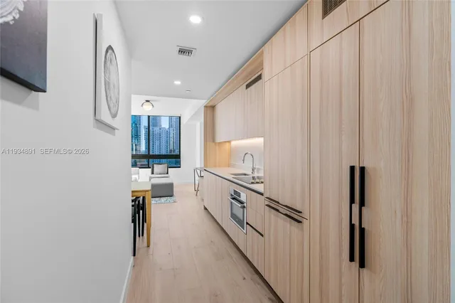 $875,000 | 225 North Miami Avenue, Unit 1405, Miami, FL 33128