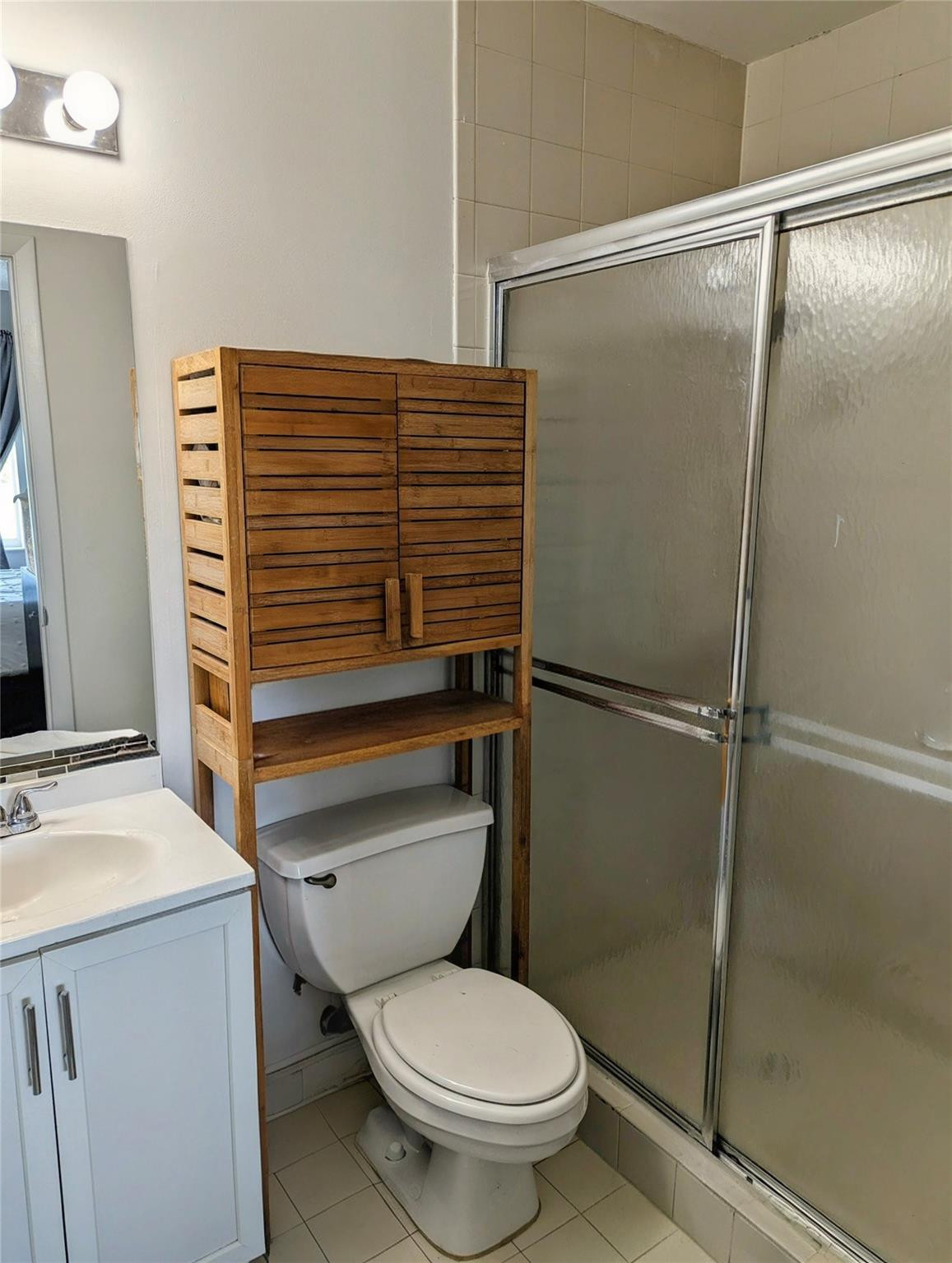 158 Riviera Circle, Unit 193 Weston, FL 33326 - Photo 17 of 22 Main master room bathroom