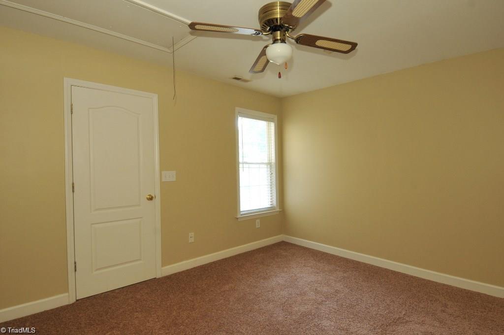 128 Troonsway Road Winston-Salem, NC 27127 - Photo 2 of 11