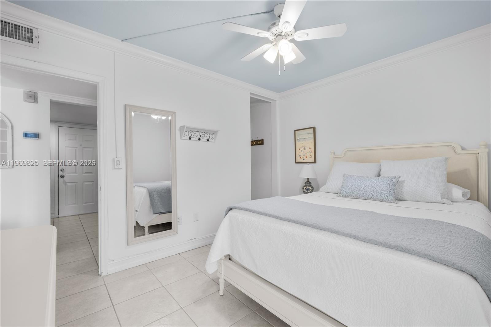 290 Sunrise Drive, Unit 2L Key Biscayne, FL 33149 - Photo 4 of 16 a spacious bedroom with a bed and a table