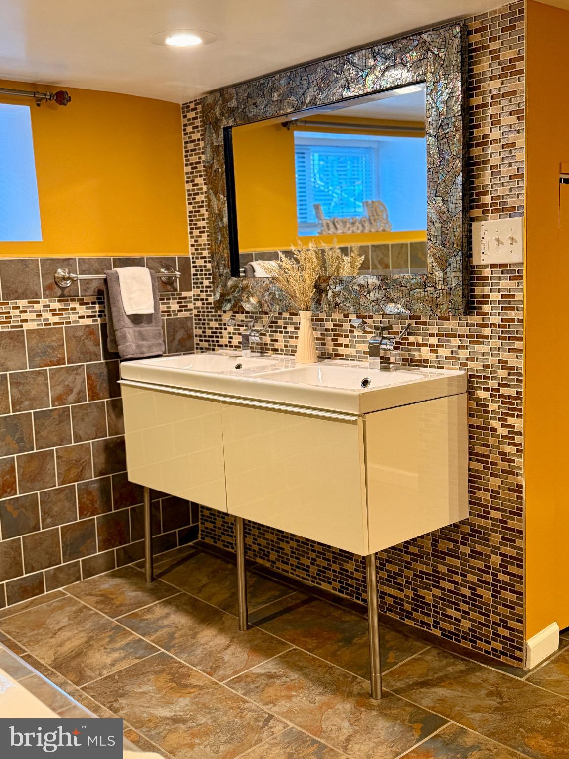 1407 South 28th Street Philadelphia, PA 19146 - Photo 21 of 25 a bathroom with a sink