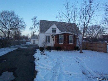 2425 Maplecrest Road Sterling Heights, MI 48310 - Photo 1 of 17 100_1741