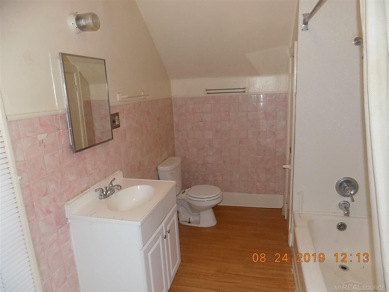 149 Clinton Street, Unit UPPER Mount Clemens, MI 48043 - Photo 7 of 9