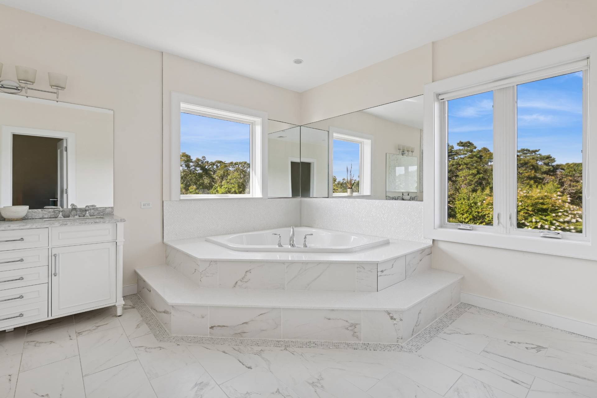 89 Old Canoe Place Road Hampton Bays, NY 11946 - Photo 14 of 38