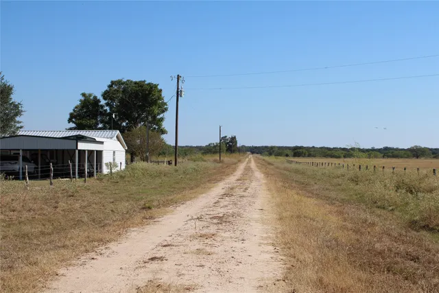 $250,000 | 4 Lobo Lane, Columbus, TX 78934