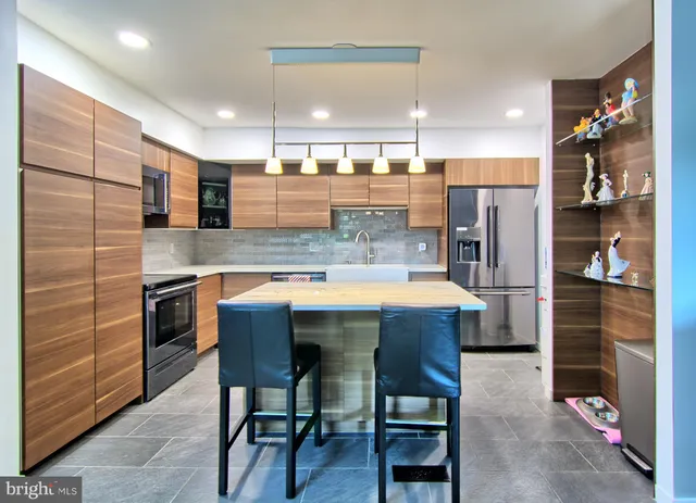 $220,000 | 12 Stonehenge Circle, Unit 125, Baltimore, MD 21208