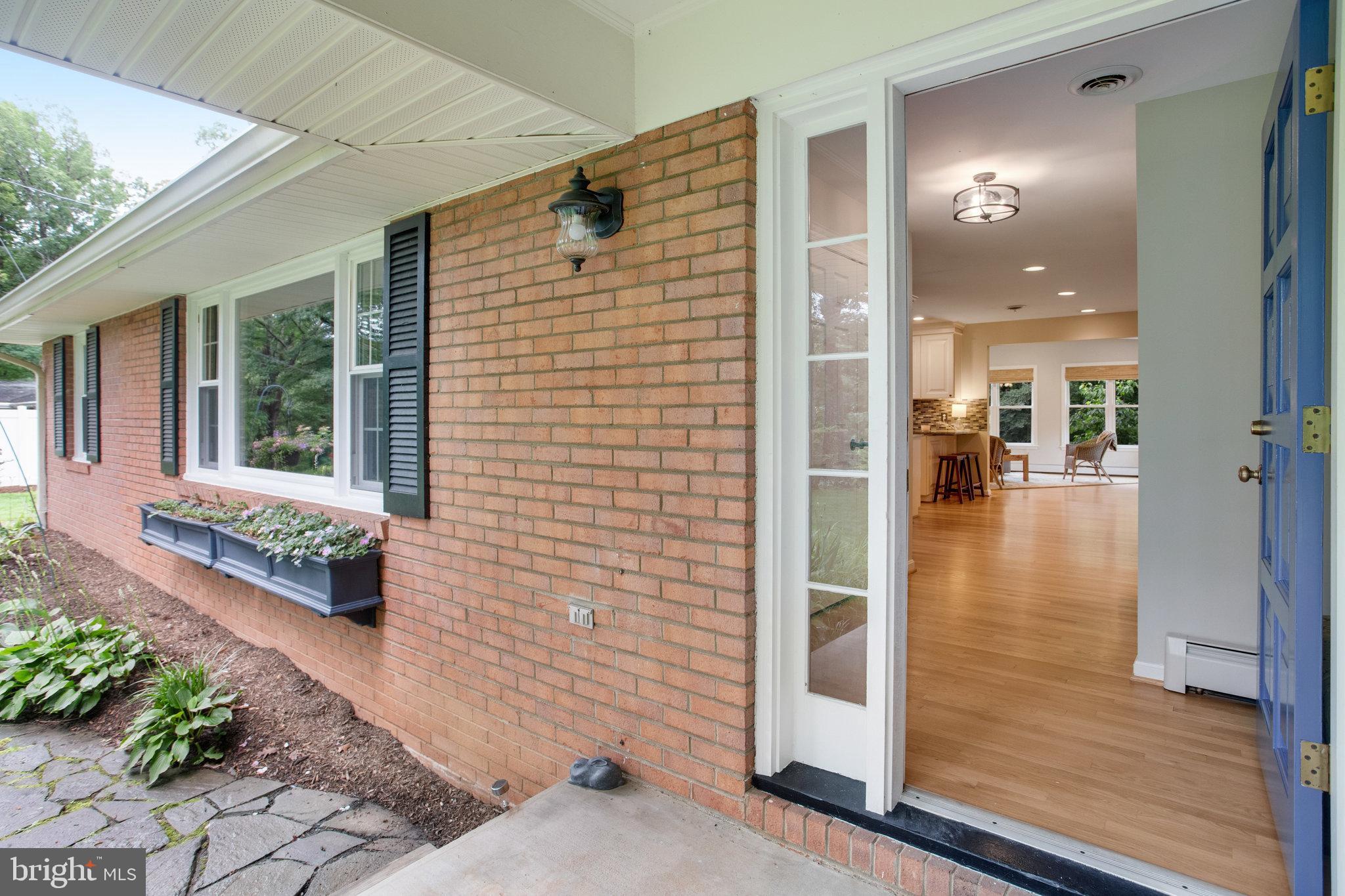 10704 Montgomery Drive Manassas, VA 20111 - Photo 7 of 53 Welcome home!